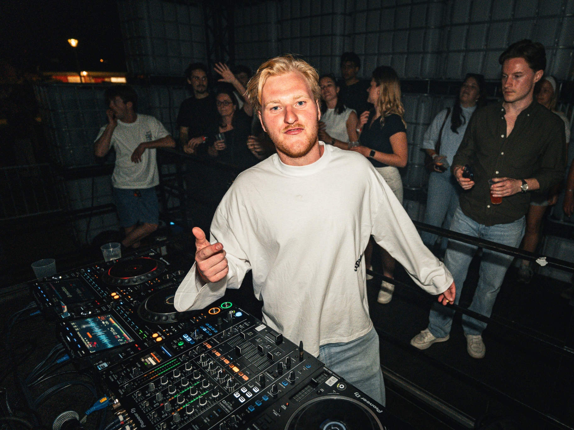 Point — Rooftop Set
