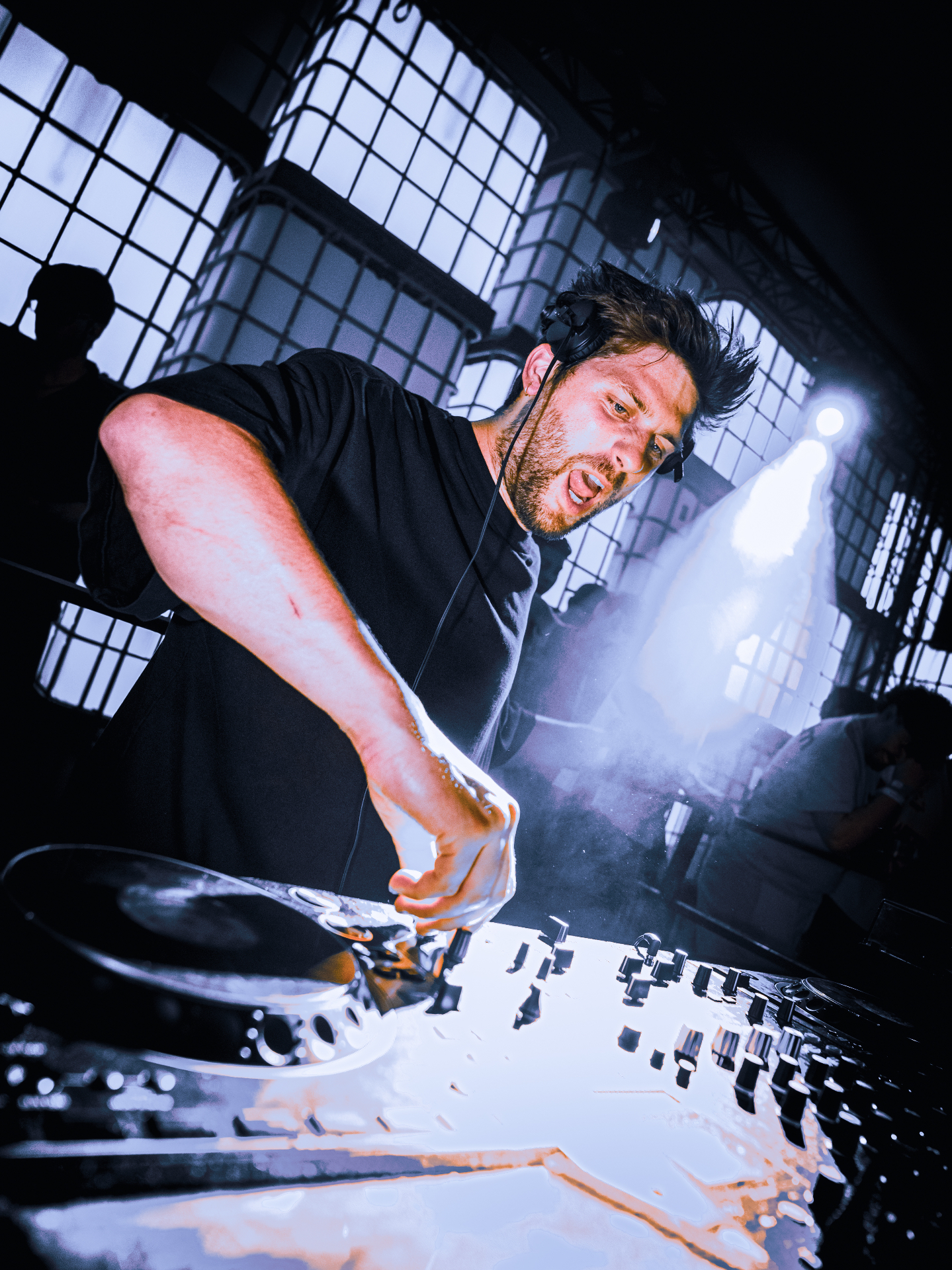 DJ Friendzone — Low Angle Intensity