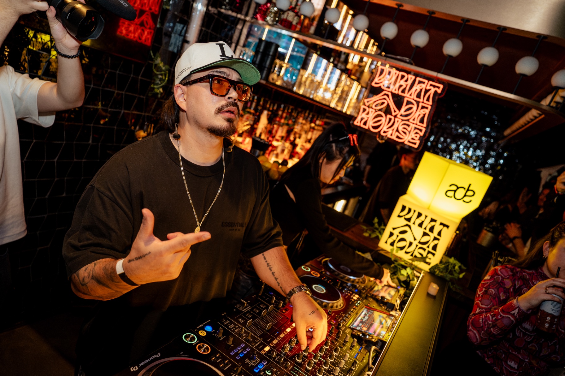 What Da House — DJ Friendzone
