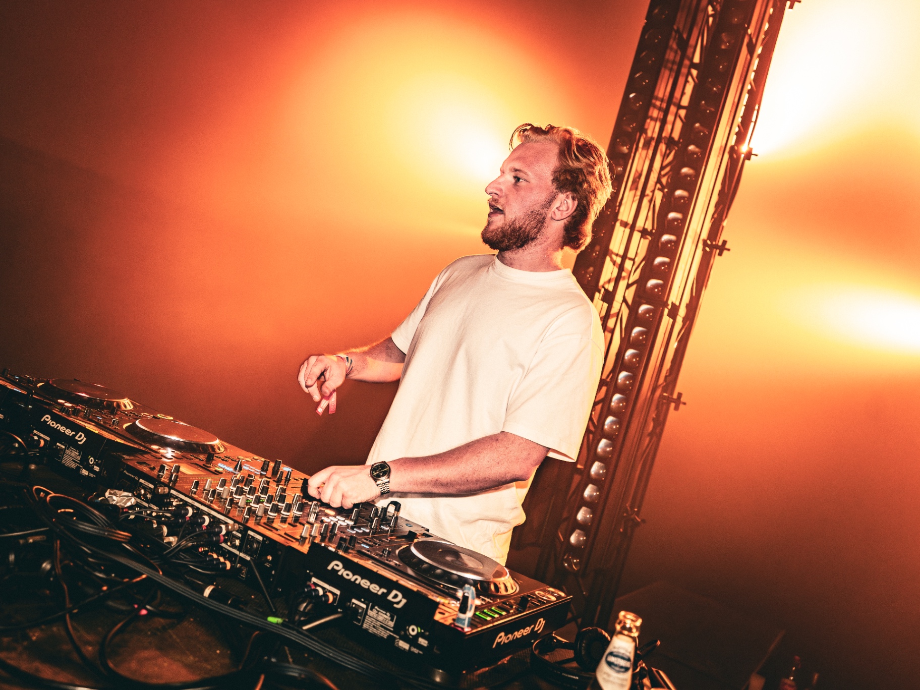 DJ Mau — Side Profile, Golden Haze