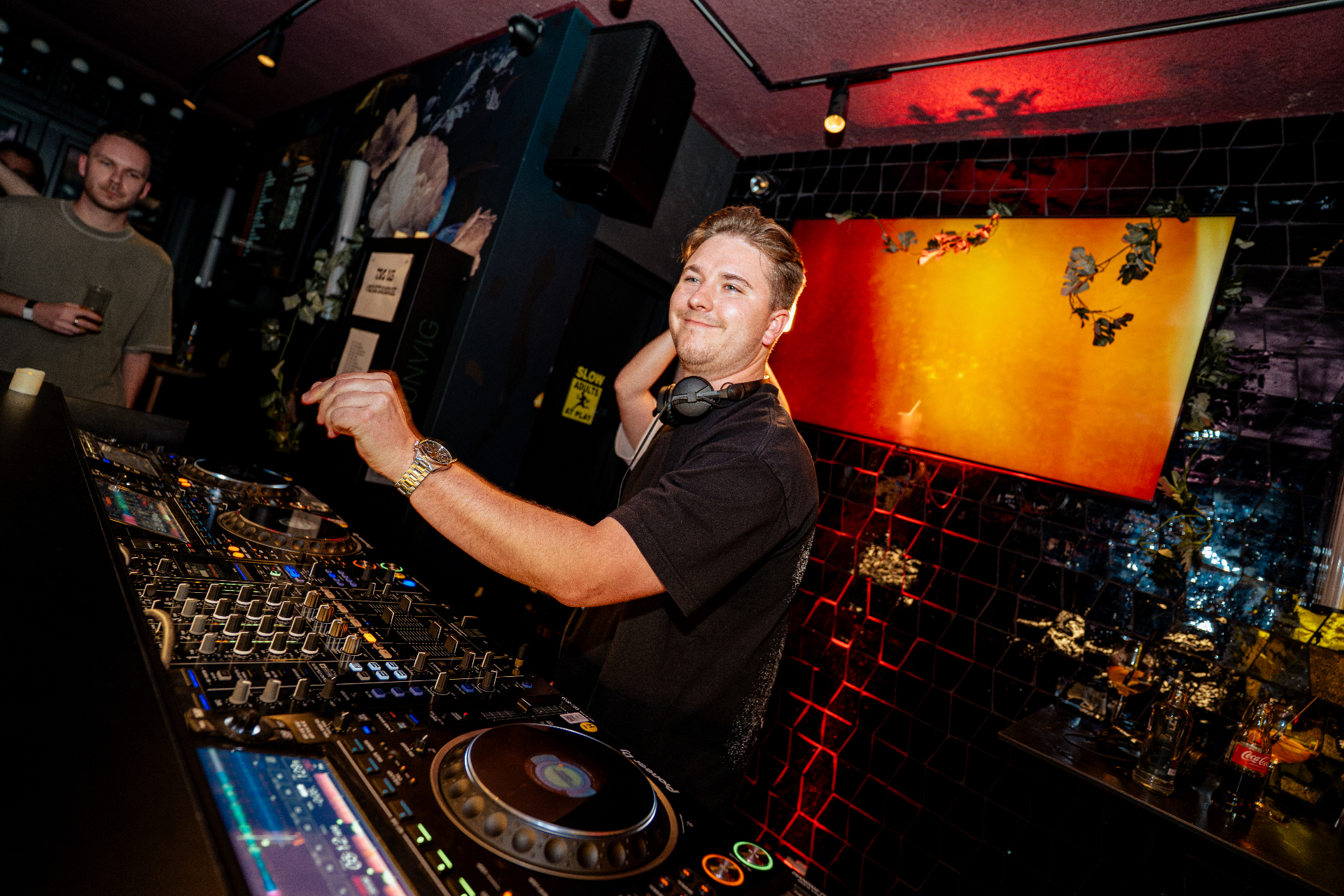 What Da House — Closing Set
